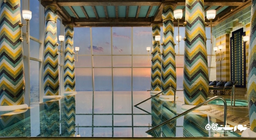 نمای کلی از  استخر سرپوشیده هتل